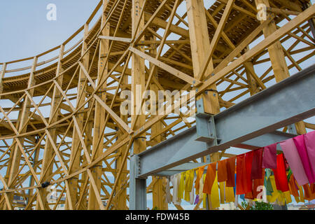 Rinnovato roller coaster (Scenic Railway) a Dreamland Pleasure Park, Margate, Kent, sud-est dell' Inghilterra, Regno Unito Foto Stock