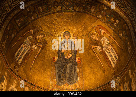 Mosaici su una cattedrale soffitto Foto Stock