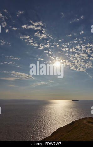 Una vista da Brean giù per l'isola di ripida Holm e Galles al di là di Somerset, Gran Bretagna. Foto Stock