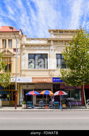 Caffé e negozi lungo la vivace William Street a Northbridge, Perth, Western Australia Foto Stock