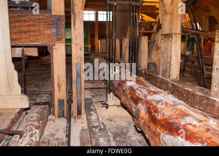 All'interno di Het Jonge Schaap (giovani ovini) Segheria / mulini a vento il mulino a vento di / / mulini a vento. Zaanse Schans, Holland, Paesi Bassi. Foto Stock