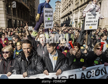 Barcellona, in Catalogna, Spagna. 2° febbraio 2016. Che colpisce i lavoratori della metropolitana gridare slogan come essi marzo trogolo Barcellona protesta riforme del lavoro Credito: Matthias Oesterle/ZUMA filo/Alamy Live News Foto Stock