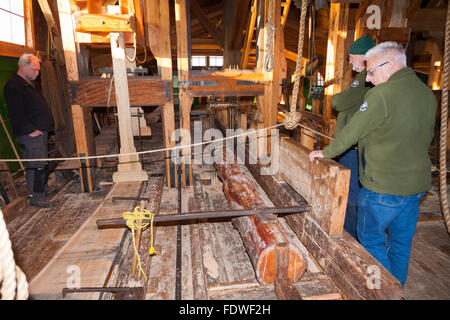 All'interno di Het Jonge Schaap (giovani ovini) Segheria / mulini a vento il mulino a vento di / / mulini a vento. Zaanse Schans, Holland, Paesi Bassi. Foto Stock