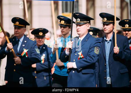 Gomel, Bielorussia - 9 Maggio 2015: stazione ferroviaria Gomel dei lavoratori che partecipano al corteo dedicato alla vittoria il giorno - il settantesimo annivers Foto Stock