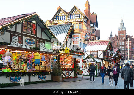 Fabbricati temporanei in Nottingham piazza del mercato, per Natale Foto Stock