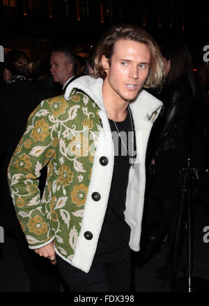 Londra, UK, 3 Novembre 2015: Dougie Poynter arriva per il Burberry Festive Premiere del film a Londra Foto Stock