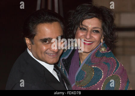 Londra, Regno Unito. 2 febbraio 2016. Attori Sanjeev Bhaskar OBE e Meera Syal. Tappeto rosso arrivi per il British Asian Trust cena annuale presso il Museo di Storia Naturale. Credito: Immagini vibranti/Alamy Live News Foto Stock