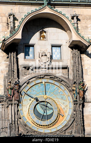 La Chiesa di Nostra Signora di Tyn. L'Orologio Astronomico di Praga, Orloj, nella Città Vecchia di Praga Foto Stock