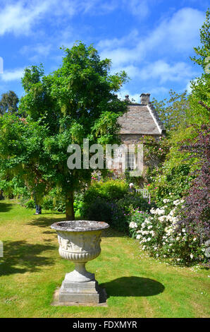 Un giardino privato aperto al pubblico ( giardini nascosti) una volta l'anno al St Andrews Fife. Foto Stock