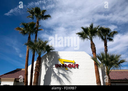 Una vista di un In-N-Out succursale in Palm Springs, California Foto Stock