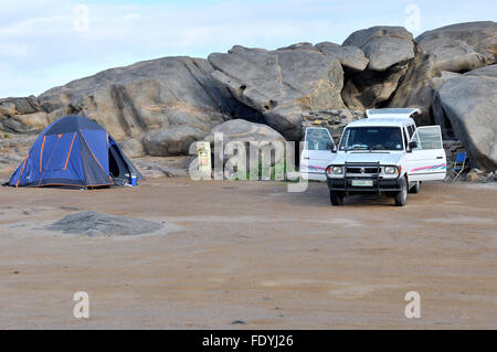 LUDERITZ, NAMIBIA - Giugno 2011: Campeggio nr 27, Shark Island, nella cittadina costiera di Luderitz, Namibia a Maggio 27th, 2011. Th Foto Stock