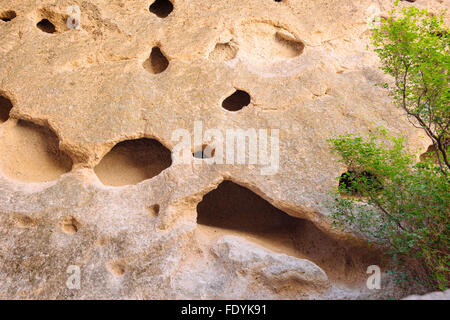 Formazioni di roccia vulcanica in Banshee Canyon, aka "Hole-In-The-Wall' in Mojave National Preserve, California Foto Stock