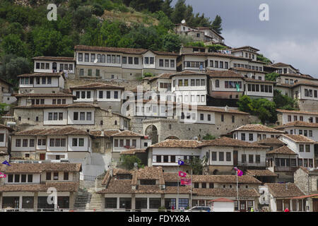 Case ottomane nel vecchio quartiere Mangalem della città bianca Berat, Albania Foto Stock