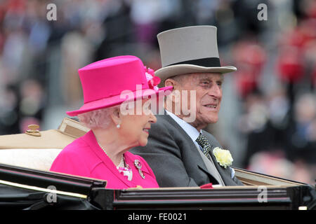 Ascot, Regno Unito, Queen Elizabeth II e suo marito il Principe Filippo Foto Stock