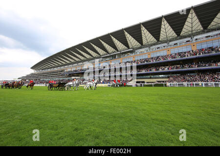 Processione Ascot, Gran Bretagna, visualizzare l'ippodromo durante il Royal Foto Stock