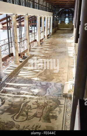 Mosaico romano e corridoio corridoio in Villa Romana del Casale di Piazza Armerina Foto Stock