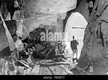 La foto della propaganda nazista mostra i lavori di costruzione delle fortificazioni al Muro Atlantico attraverso l'Organizzazione Todt. La foto è stata pubblicata nel dicembre 1942. Fotoarchiv für Zeitgeschichtee - SENZA FILI - Foto Stock