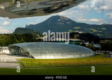 Antenna, Alpi, l'aeroporto di Salisburgo, Hangar 7, Red Bull, Salisburgo, Salisburgo, Austria, Europa, vista aerea, uccelli-eyes view, antenna Foto Stock