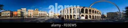 L' Anfiteatro romano di Verona, chiamato anche arena. Famoso per la sua opera festival Foto Stock