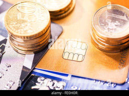 Smart card con chip e delle monete in euro Foto Stock