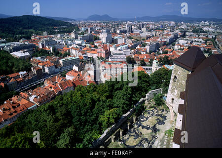 Slovenia, Lubiana, la città vista dal castello Foto Stock