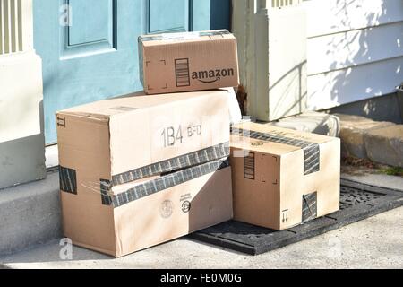 La perfezione del Amazon box consegnati ad un home Foto Stock