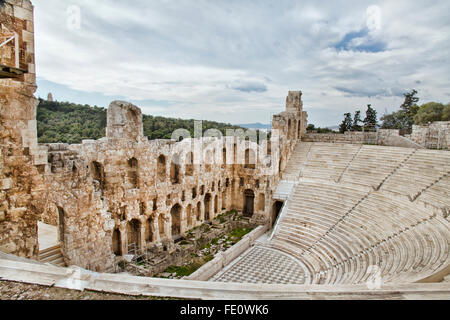 Resti di Odeon di Erode Attico vicino all'Acropoli di Atene. Foto Stock