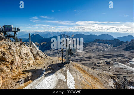 Telekom Austria trasmettitore al vertice di Zugspitze, Zugspitzplatt dietro, Garmisch-Partenkirchen, Wetterstein, Alpi Alto Adige Foto Stock