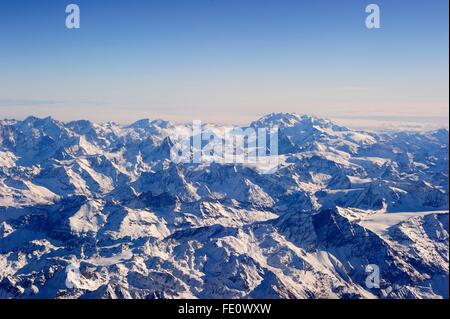 Alpi svizzere con neve, Monte Rosa massiccio e Cervino, Svizzera Foto Stock
