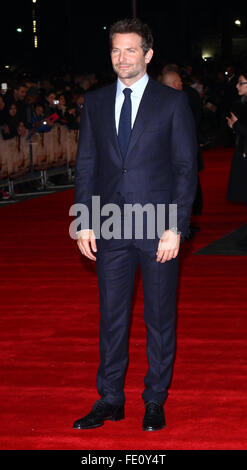 Londra, UK, 28 OTT 2015: Bradley Cooper assiste bruciato premiere del film a Londra Foto Stock