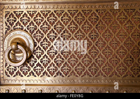 In prossimità di una porta in Rajendra Pol, Jaipur City Palace, Rajasthan, India. Il palazzo è stato sede del Maharaja di Jaipur, hea Foto Stock