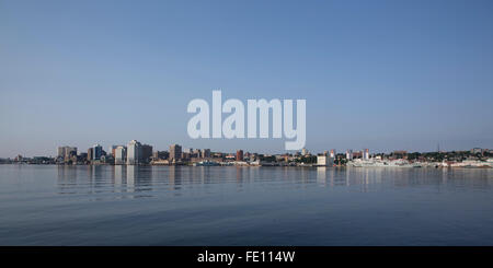 La città di Halifax in Nova Scotia, Canada. Il porto della città sorge sul lungomare del porto di Halifax. Foto Stock