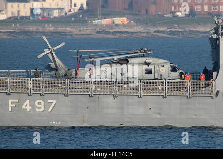 TCB-72, un Sikorsky S-70B Seahawk della Marina turca, è visto a bordo la fregata TCG Göksu durante l'esercizio comune della Warrior 15-1. Foto Stock