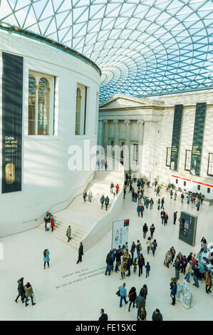 La Queen Elizabeth II Great Court al British Museum di Londra Inghilterra Regno Unito Regno Unito Foto Stock