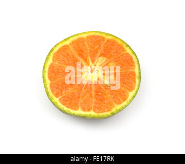 Fetta di isolato di colore arancione su sfondo bianco Foto Stock