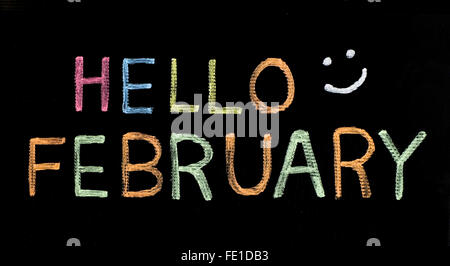 Ciao febbraio scritta sulla lavagna Foto Stock