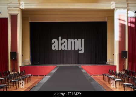 Palais de l'Europe building, teatro interno prima di una sfilata di moda in Menton Foto Stock