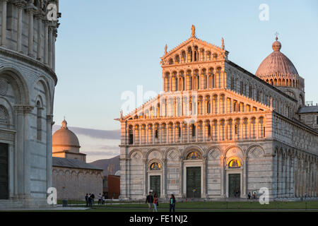 Battistero, Cattedrale di Santa Maria Assunta e la Torre Pendente di Pisa, Toscana, Italia Foto Stock