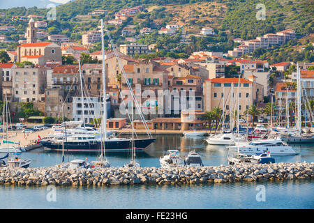 Propriano, Francia - luglio 4, 2015: piccolo porticciolo di Propriano località di villeggiatura, regione Sud della Corsica, Francia Foto Stock