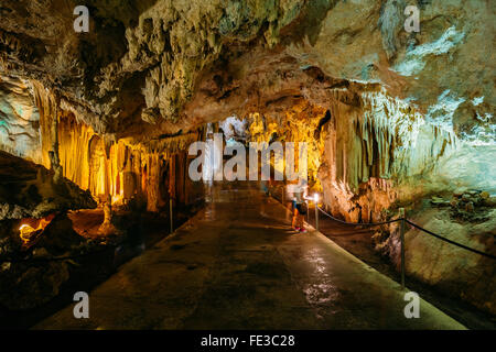 Cuevas de Nerja - Grotte di Nerja sono una delle principali attrazioni naturali, destinazione turistica in Spagna. Strutture in sotterraneo. Foto Stock