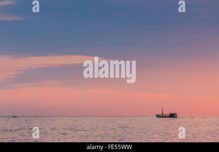 Sul mare Adriatico vicino a Rovigno presso la costa occidentale della penisola istriana, Croazia Foto Stock