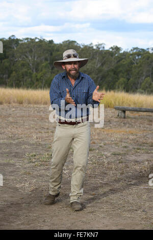 Stazione di bestiame proprietario per raccontare una storia, Bandana stazione, vicino a Carnarvon Gorge, Queensland, QLD, Australia Foto Stock