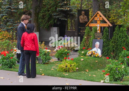 Tomba di Boris Nikolayevich Yeltsin, il primo presidente della Federazione Russa, nel cimitero di Novodevichy, Mosca, Russia Foto Stock