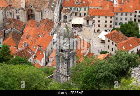 Bird-eye degli edifici di Cattaro città vecchia, Montenegro Foto Stock