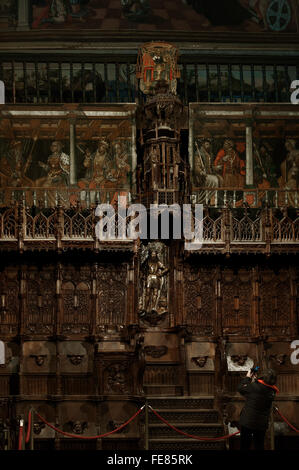 Vista interna del coro nel monastero di de Santa María la Real, Camino de Santiago, Najera, La Rioja, Spagna Foto Stock