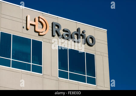 Un logo segno al di fuori della sede della radio HD in Columbia, Maryland il 2 gennaio 2016. Foto Stock