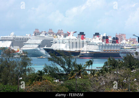 Vista del terminal per navi da crociera a Nassau da Fort Charlotte Foto Stock