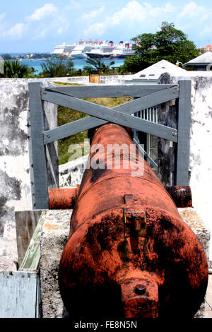 I cannoni a Fort Charlotte a Nassau, New Providence, Bahamas Foto Stock