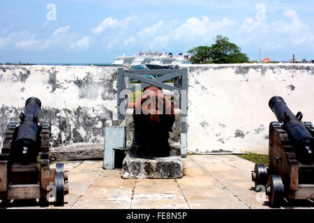 I cannoni a Fort Charlotte a Nassau, New Providence, Bahamas Foto Stock