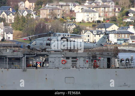 Un Sikorsky MH-60R Seahawk (168086/HR-511), a bordo della USS Vicksburg (Cg-68) come essa si dirigeva per esercitare congiuntamente il guerriero 15-1. Foto Stock